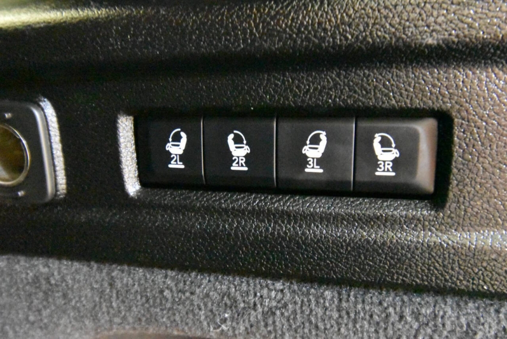 2021 Jeep Grand Cherokee L Overland 4x4 4dr SUV, Black, Mileage: 91,615 - photo 31