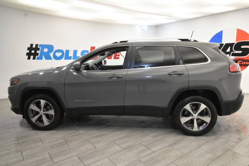 2021 Jeep Cherokee Limited 4x4 4dr SUV, Gray, Mileage: 85,308 - photo 1