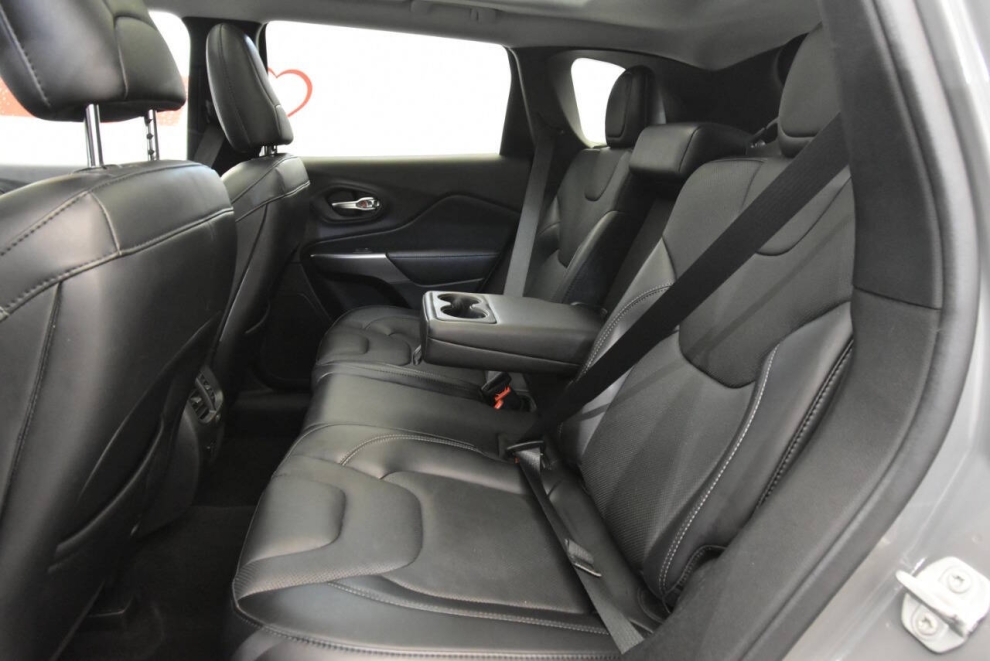 2021 Jeep Cherokee Limited 4x4 4dr SUV, Gray, Mileage: 85,308 - photo 13