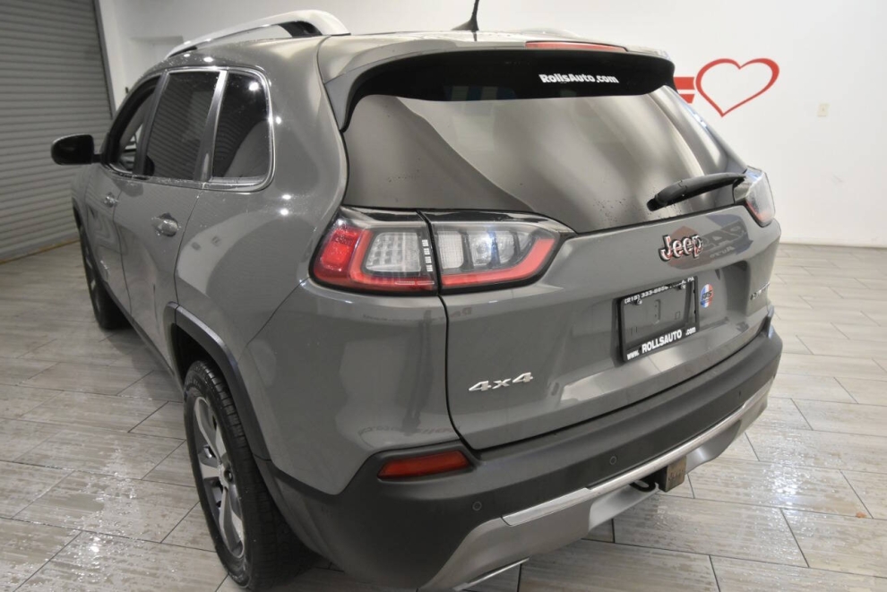 2021 Jeep Cherokee Limited 4x4 4dr SUV, Gray, Mileage: 85,308 - photo 2