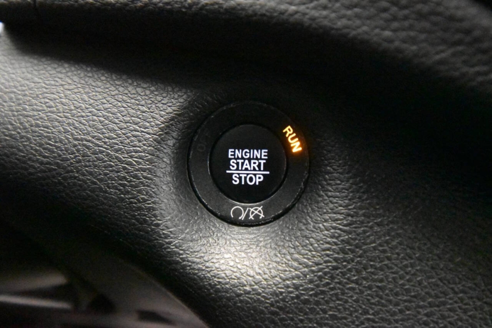 2021 Jeep Cherokee Limited 4x4 4dr SUV, Gray, Mileage: 85,308 - photo 24