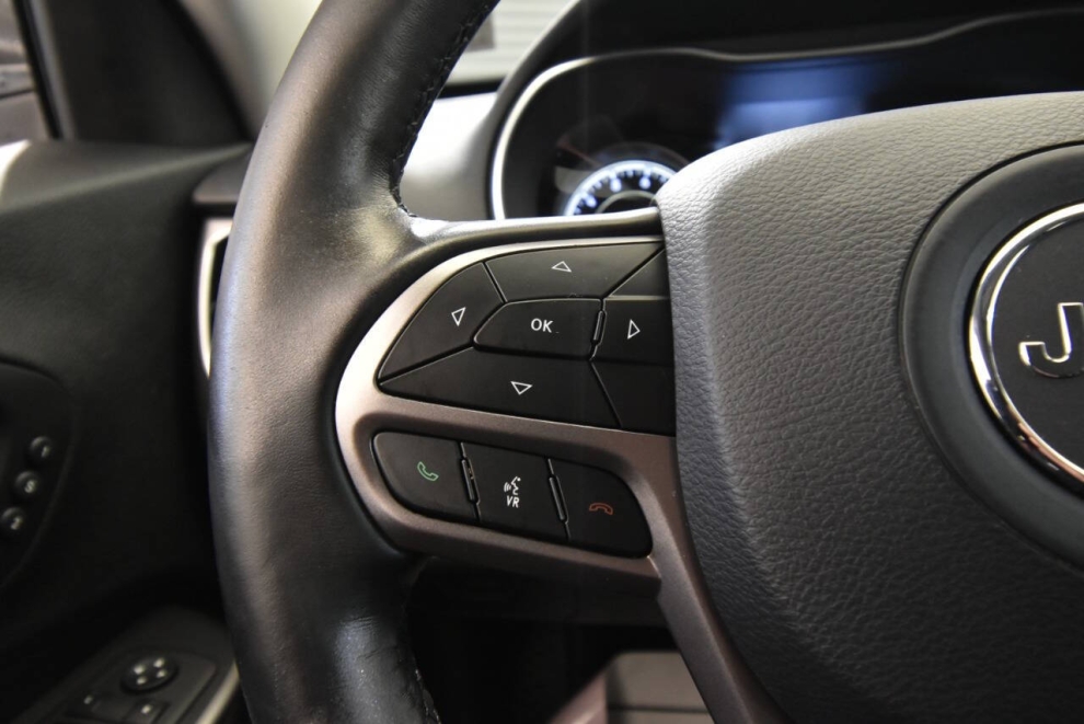 2021 Jeep Cherokee Limited 4x4 4dr SUV, Gray, Mileage: 85,308 - photo 26