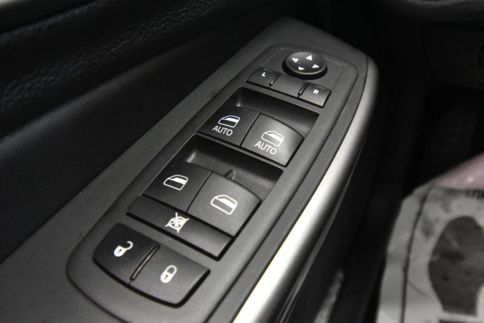 2021 Jeep Cherokee Limited 4x4 4dr SUV, Gray, Mileage: 85,308 - photo 30