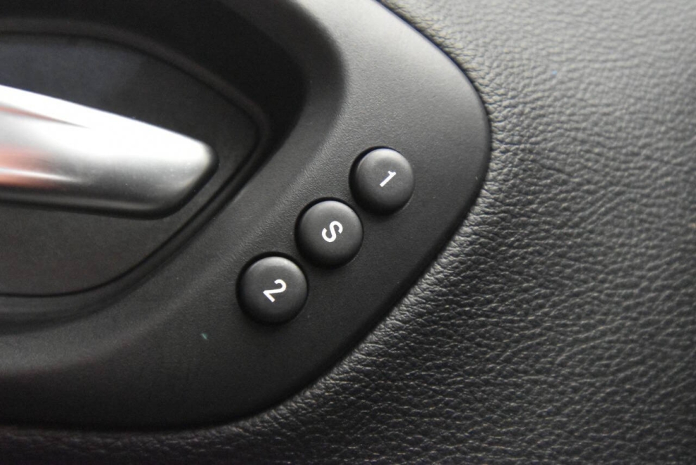 2021 Jeep Cherokee Limited 4x4 4dr SUV, Gray, Mileage: 85,308 - photo 31