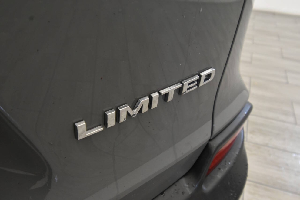 2021 Jeep Cherokee Limited 4x4 4dr SUV, Gray, Mileage: 85,308 - photo 33