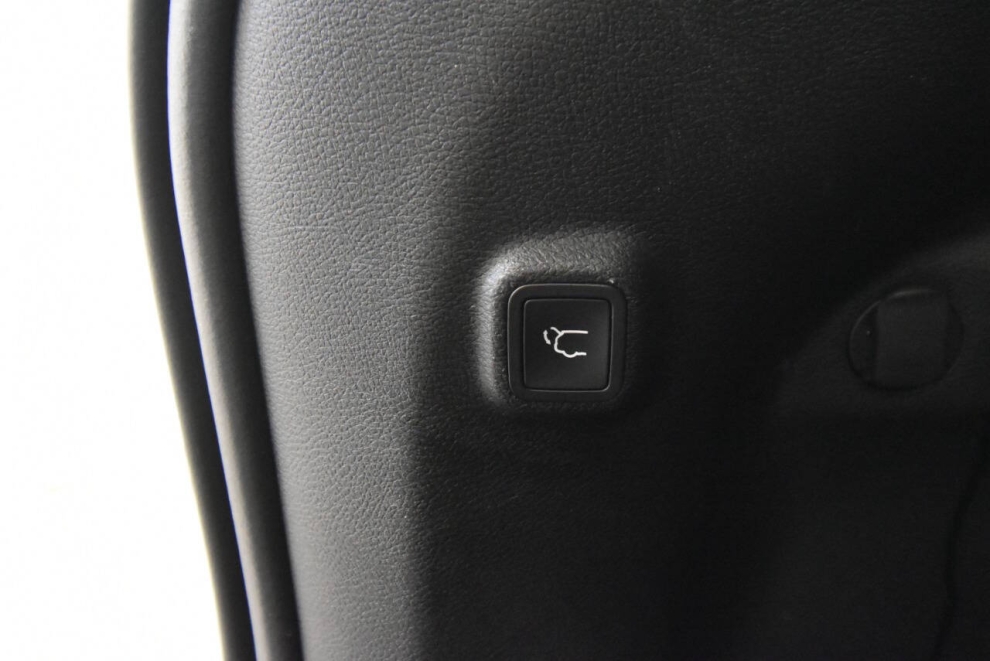 2021 Jeep Cherokee Limited 4x4 4dr SUV, Gray, Mileage: 85,308 - photo 35