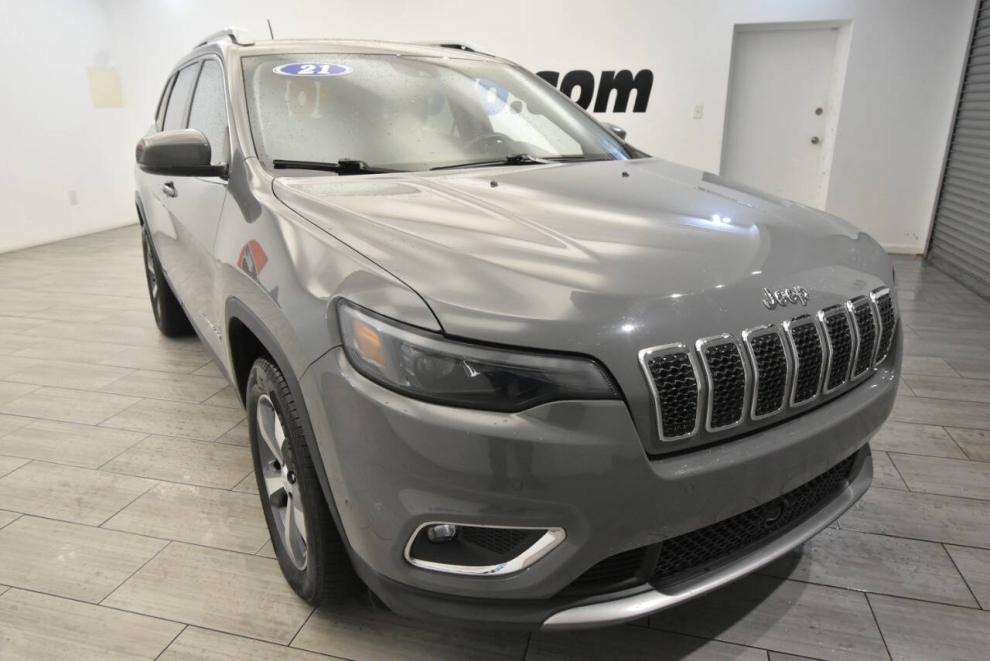 2021 Jeep Cherokee Limited 4x4 4dr SUV, Gray, Mileage: 85,308 - photo 6
