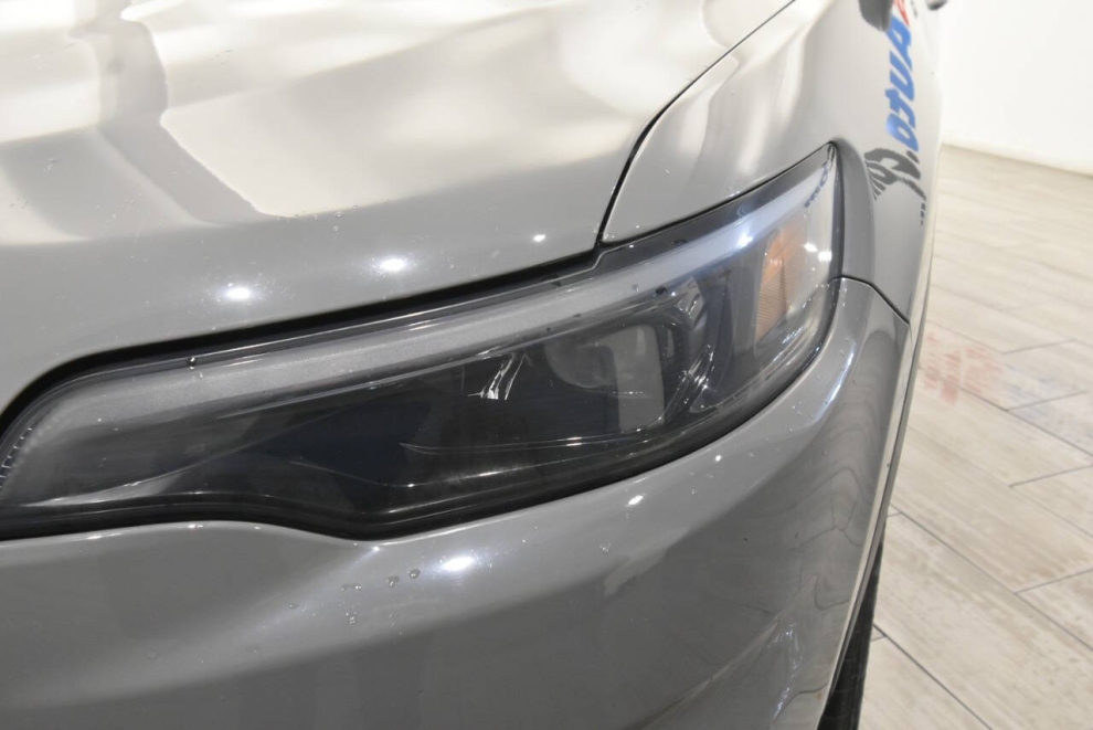 2021 Jeep Cherokee Limited 4x4 4dr SUV, Gray, Mileage: 85,308 - photo 8