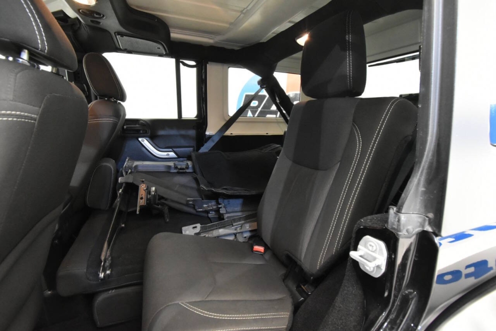 2015 Jeep Wrangler Unlimited Sahara, Black, Mileage: 86,141 - photo 13