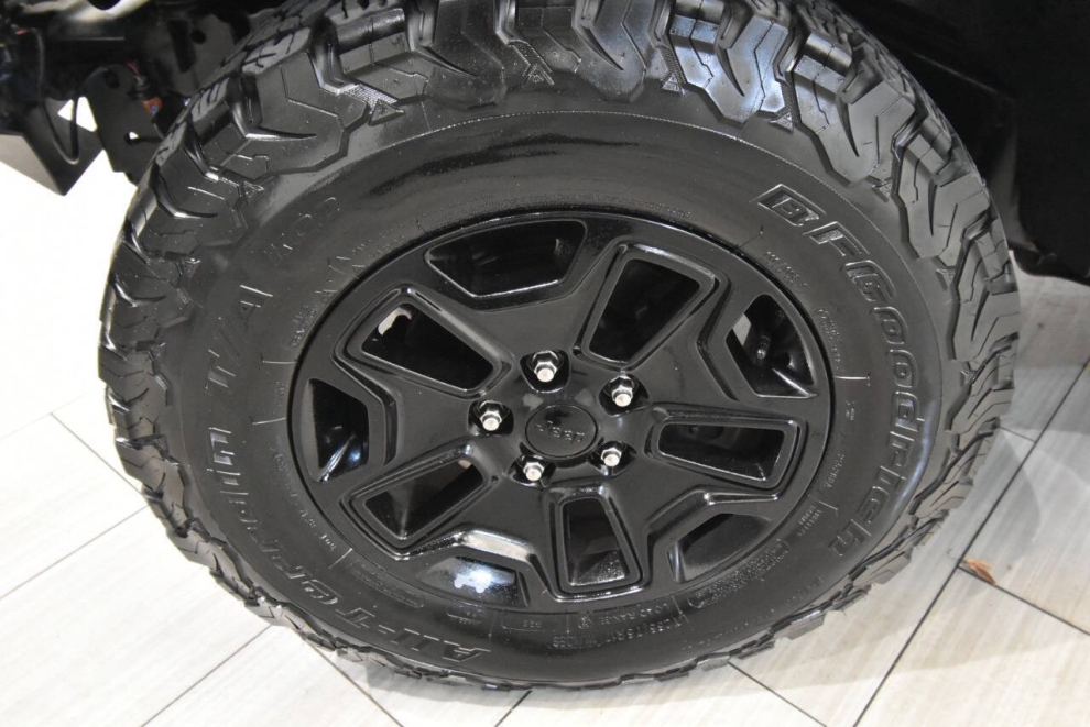 2015 Jeep Wrangler Unlimited Sahara, Black, Mileage: 86,141 - photo 9
