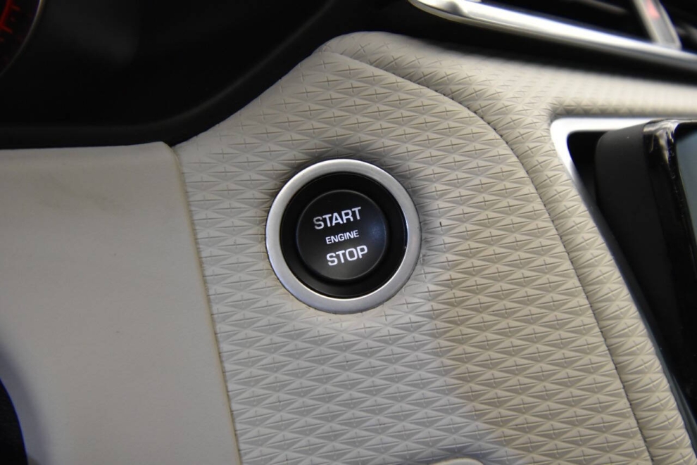 2020 Land Rover Range Rover Velar P340 S AWD 4dr SUV, White, Mileage: 92,159 - photo 23