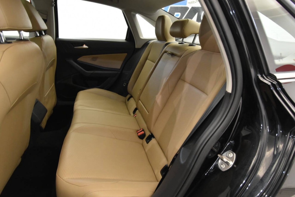 2019 Volkswagen Jetta SE, Black, Mileage: 92,281 - photo 13