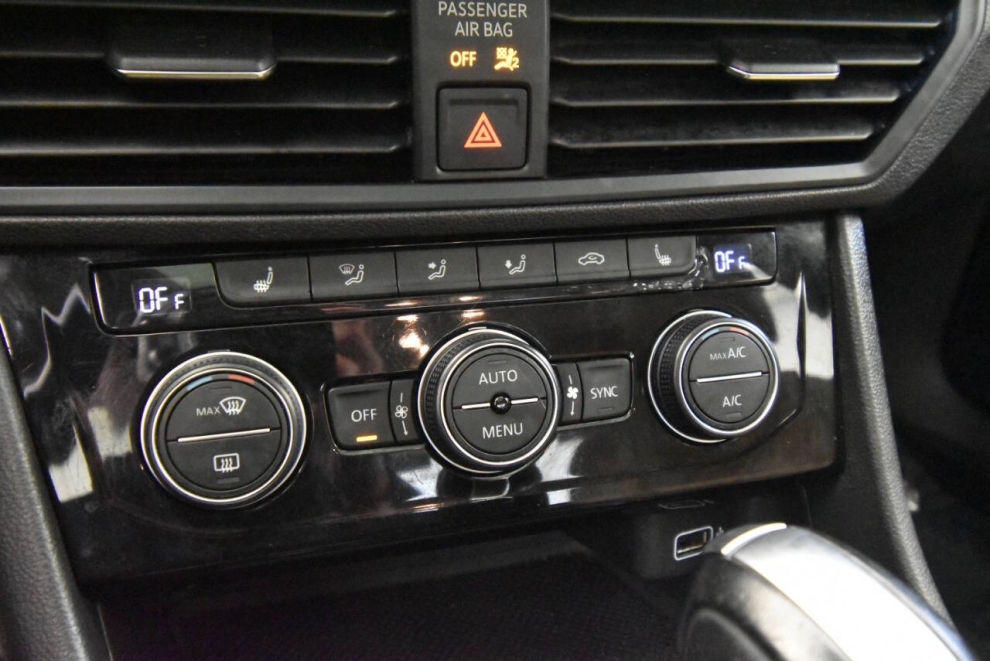 2019 Volkswagen Jetta SE, Black, Mileage: 92,281 - photo 19