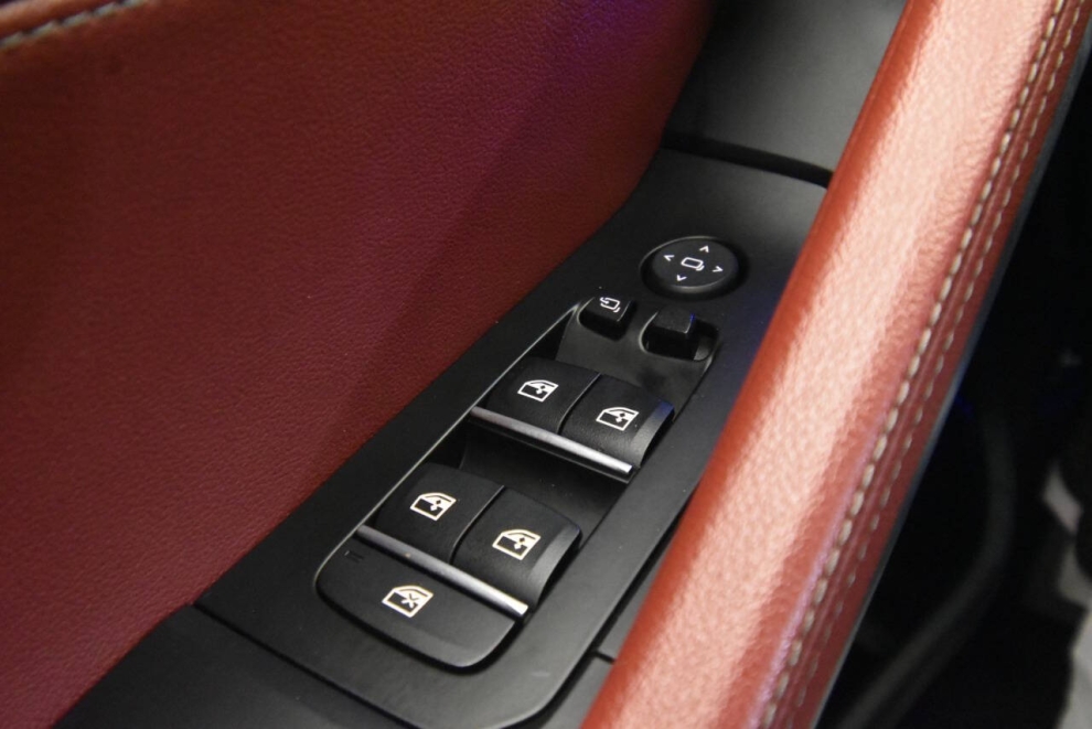 2022 BMW X6 M50i AWD 4dr Sports Activity Coupe, Black, Mileage: 63,904 - photo 31