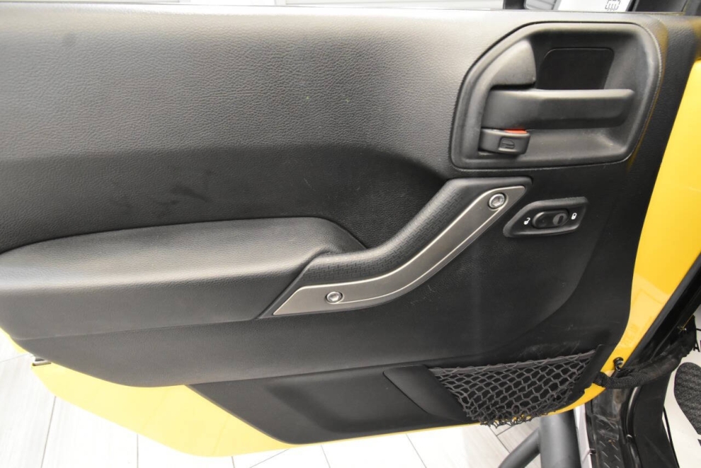 2015 Jeep Wrangler Unlimited, Yellow, Mileage: 20,602 - photo 12