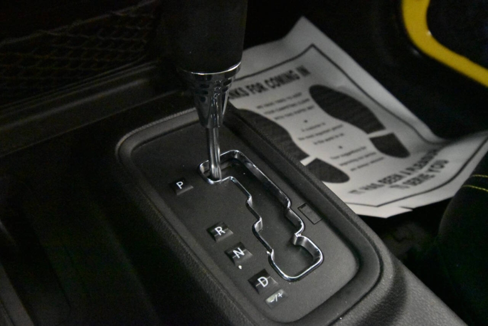 2015 Jeep Wrangler Unlimited, Yellow, Mileage: 20,602 - photo 17