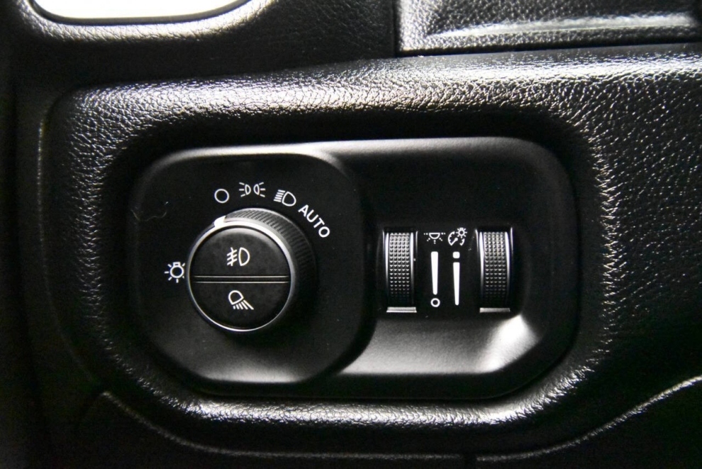 2019 RAM 1500 Big Horn 4x4 4dr Crew Cab 5.6 ft. SB Pickup, Red, Mileage: 92,830 - photo 28