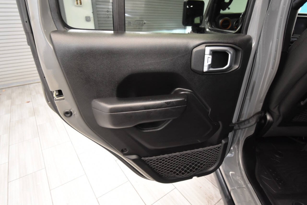 2021 Jeep Gladiator Mojave 4x4 4dr Crew Cab 5.0 ft. SB, Gray, Mileage: 78,577 - photo 17