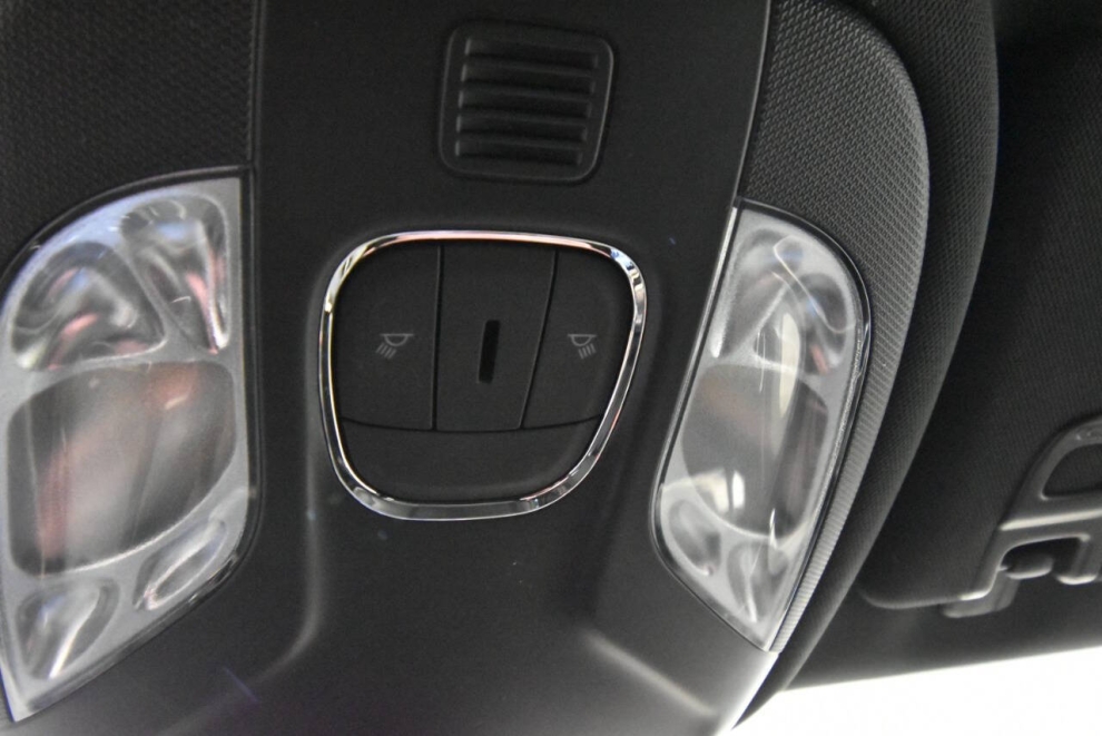 2022 Jeep Compass, Red, Mileage: 28,732 - photo 21