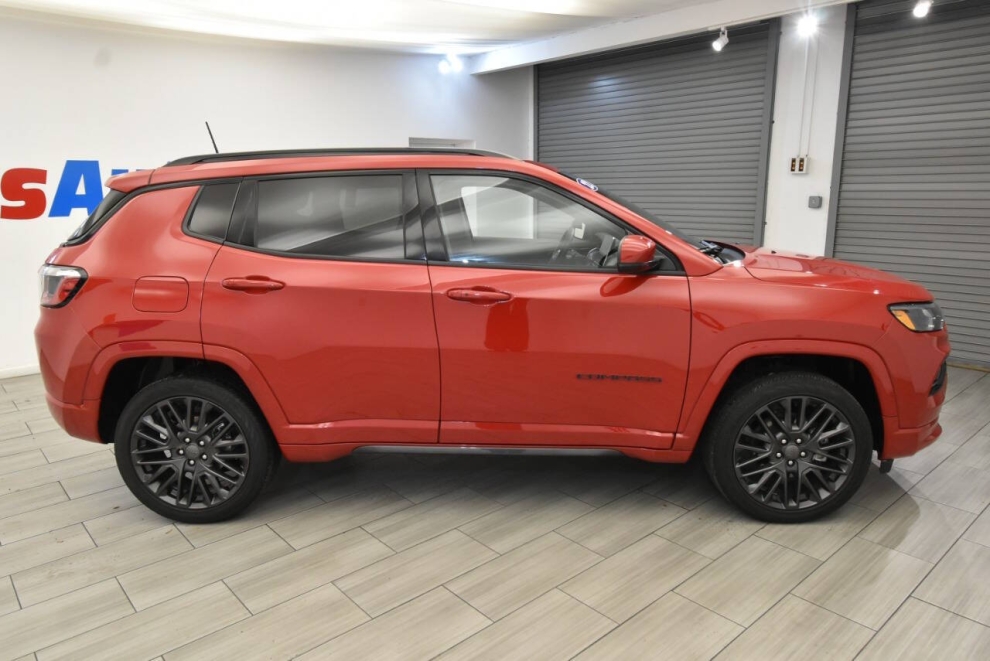 2022 Jeep Compass, Red, Mileage: 28,732 - photo 5