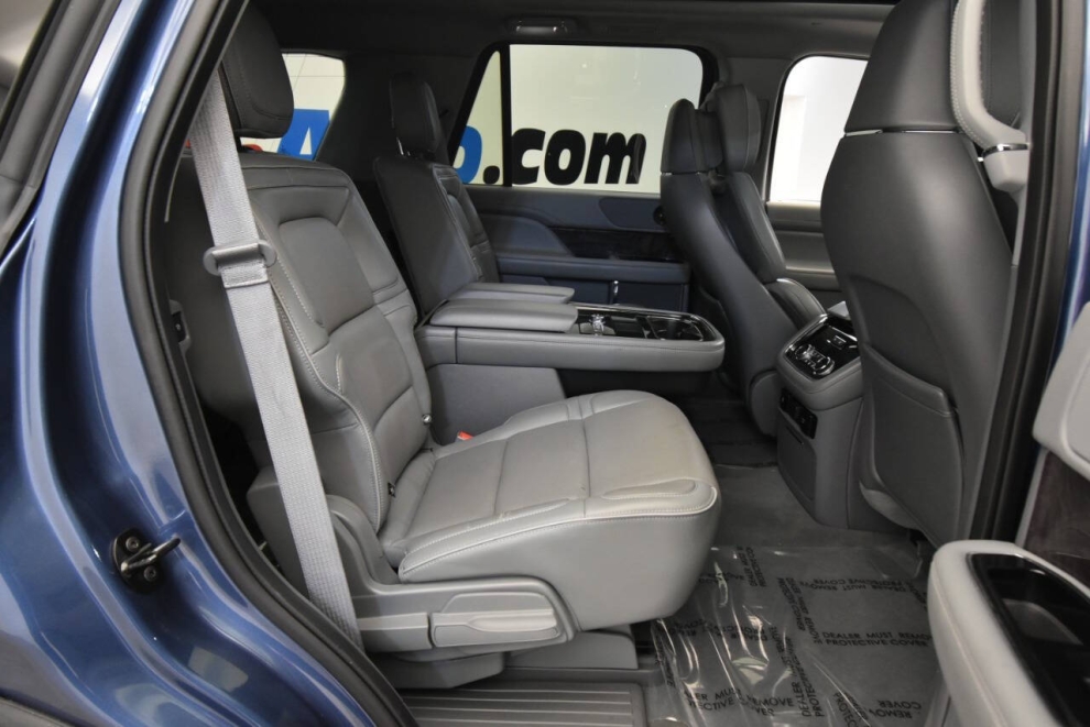 2018 Lincoln Navigator Reserve 4x4 4dr SUV, Blue, Mileage: 77,380 - photo 17