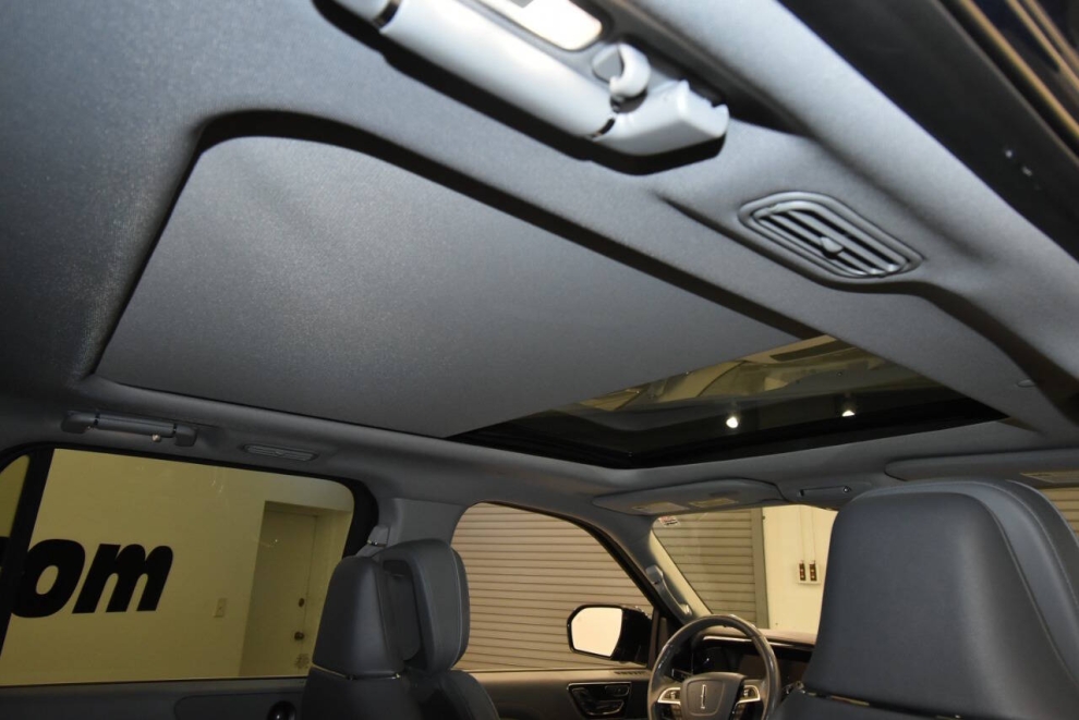 2018 Lincoln Navigator Reserve 4x4 4dr SUV, Blue, Mileage: 77,380 - photo 18