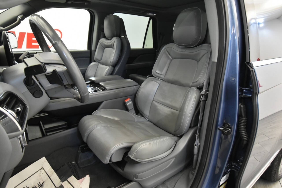 2018 Lincoln Navigator Reserve 4x4 4dr SUV, Blue, Mileage: 77,380 - photo 9