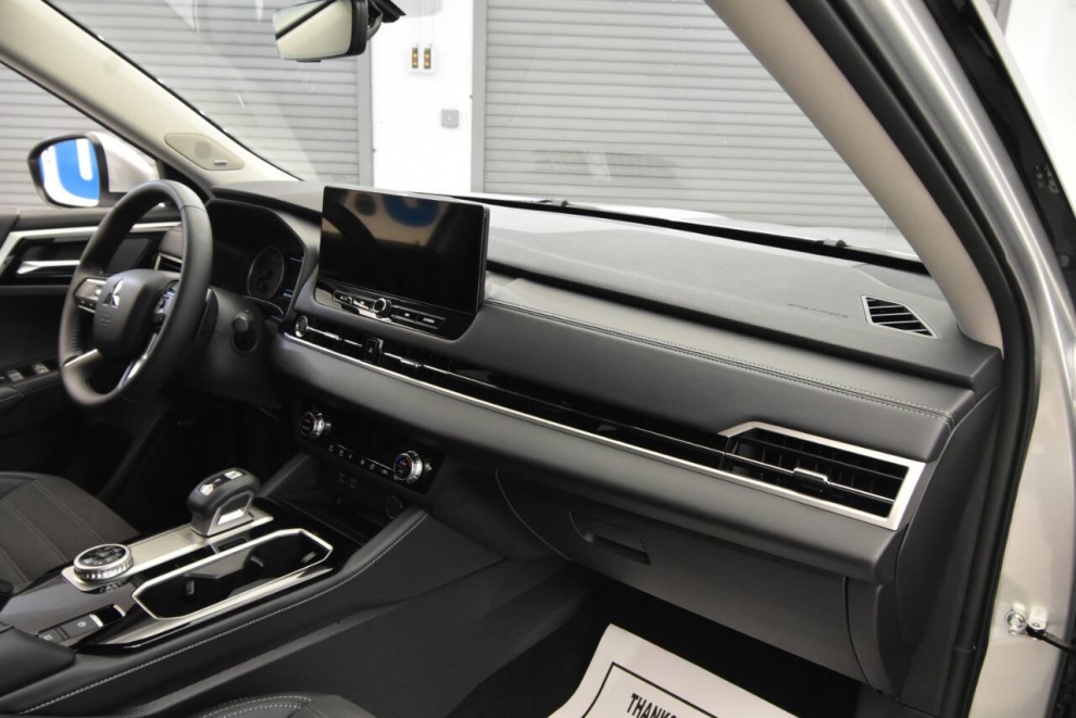 2025 Mitsubishi Outlander SE AWD 4dr SUV, , Mileage: 1,545 - photo 15