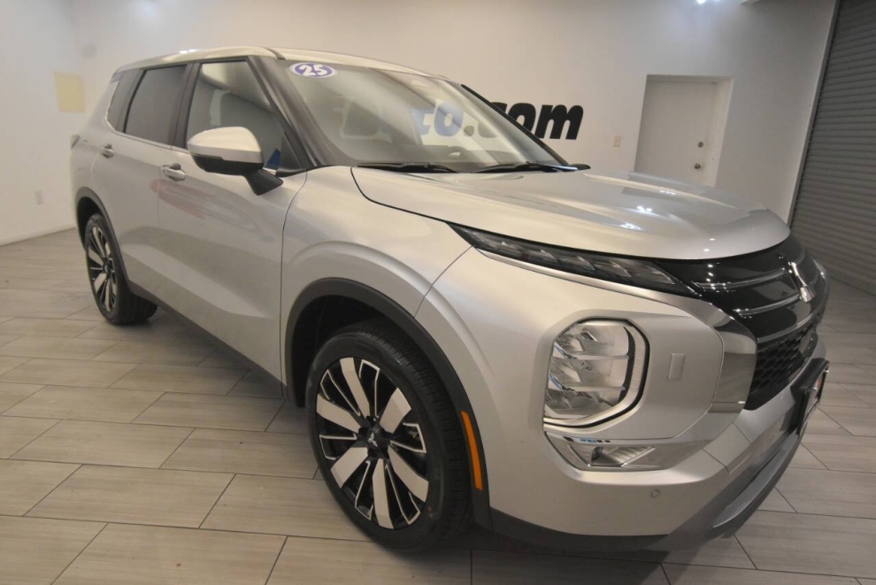 2025 Mitsubishi Outlander SE AWD 4dr SUV, , Mileage: 1,545 - photo 6