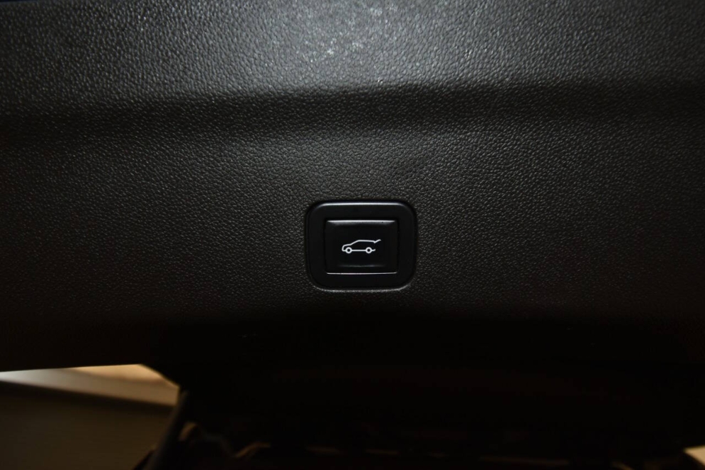 2021 Chevrolet Tahoe Z71 4x4 4dr SUV, Black, Mileage: 68,114 - photo 37