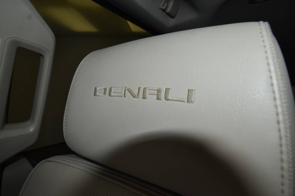 2019 GMC Yukon XL Denali 4x4 4dr SUV, White, Mileage: 96,641 - photo 37
