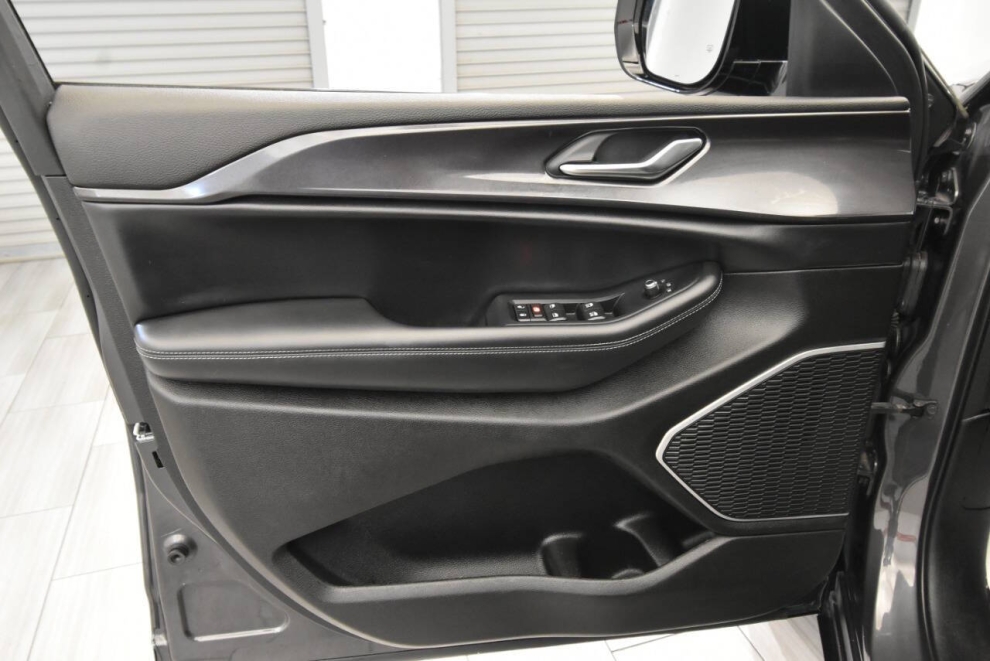 2022 Jeep Grand Cherokee L Altitude 4x4 4dr SUV, , Mileage: 52,551 - photo 11