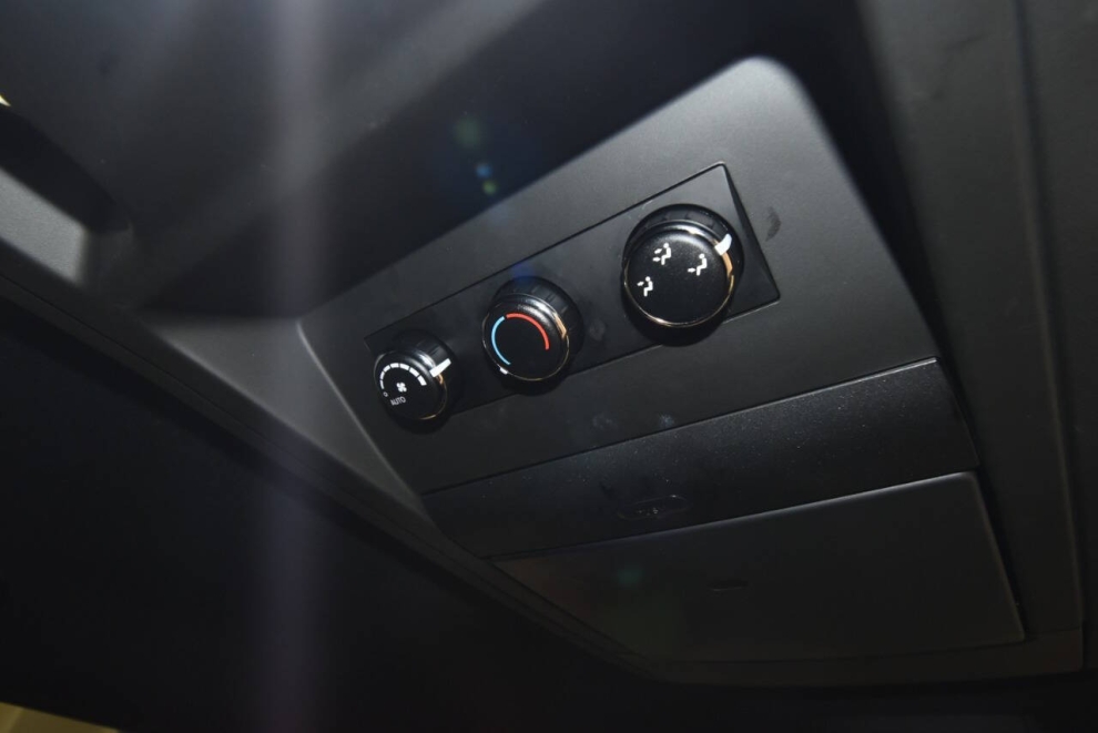 2016 Chrysler Town and Country S 4dr Mini Van, Negro, Mileage: 116,241 - photo 16