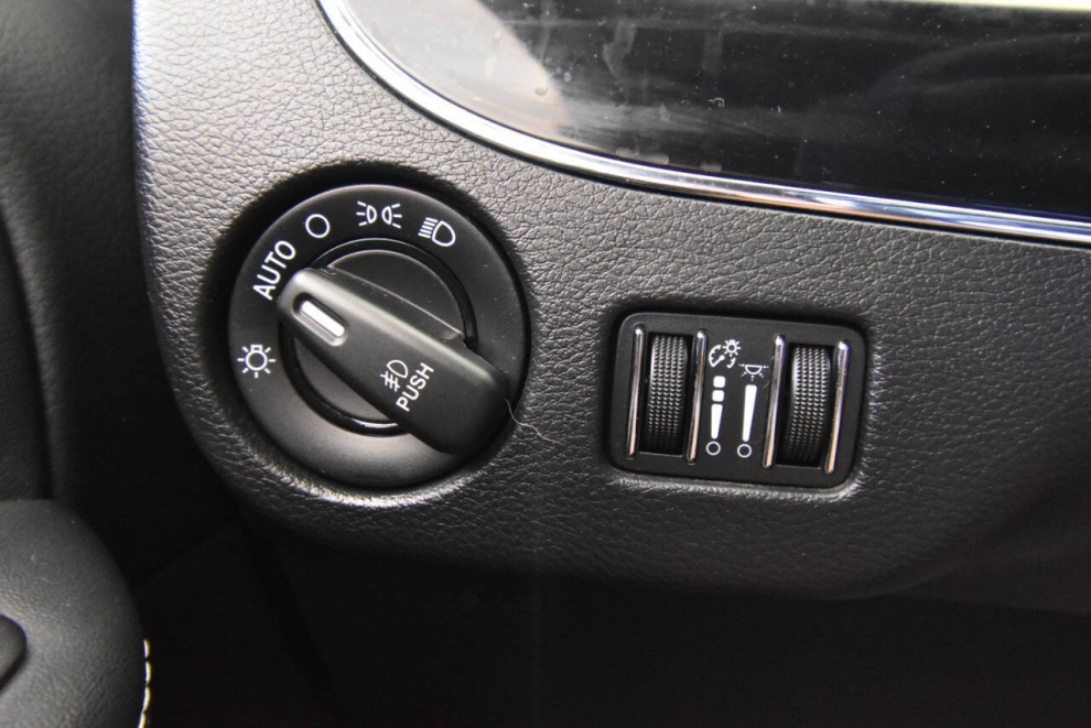 2016 Chrysler Town and Country S 4dr Mini Van, Negro, Mileage: 116,241 - photo 26