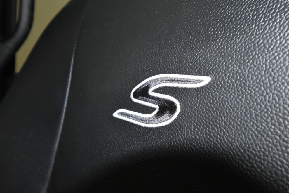 2016 Chrysler Town and Country S 4dr Mini Van, Negro, Mileage: 116,241 - photo 29