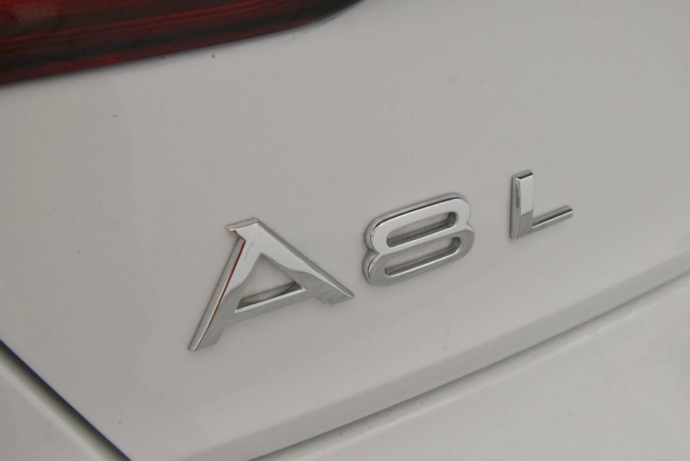 2019 Audi A8 L quattro 55 TFSI AWD 4dr Sedan, White, Mileage: 98,200 - photo 32