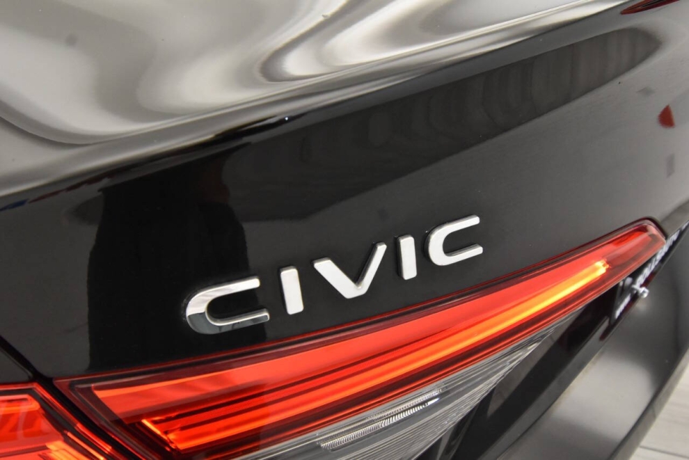 2022 Honda Civic Touring 4dr Sedan, Black, Mileage: 63,732 - photo 31