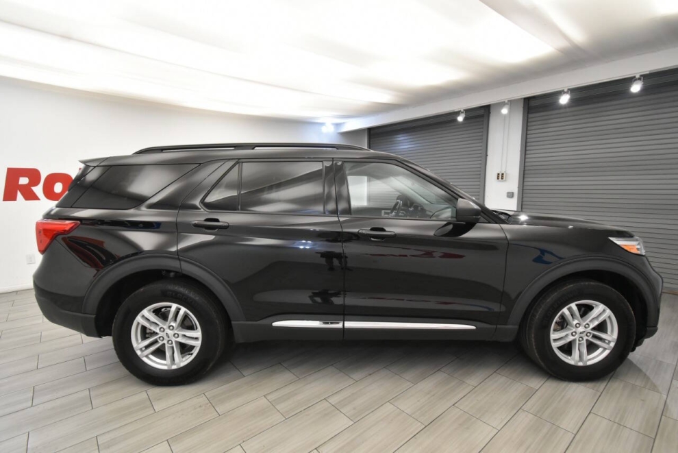 2022 Ford Explorer XLT AWD 4dr SUV, Black, Mileage: 95,525 - photo 5