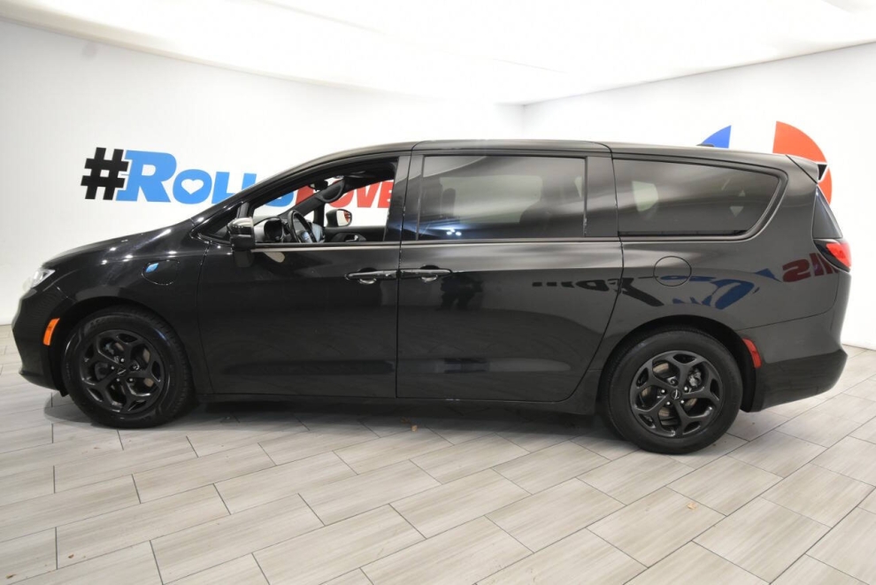 2023 Chrysler Pacifica Plug-In Hybrid Touring L 4dr Mini Van, , Mileage: 75,812 - photo 1