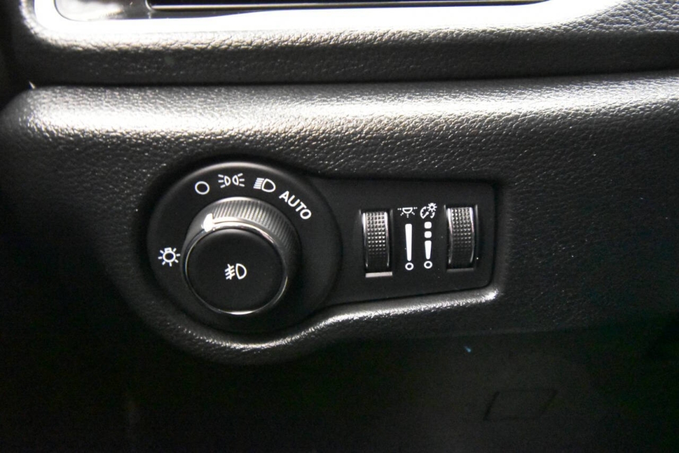 2023 Chrysler Pacifica Plug-In Hybrid Touring L 4dr Mini Van, , Mileage: 75,812 - photo 26