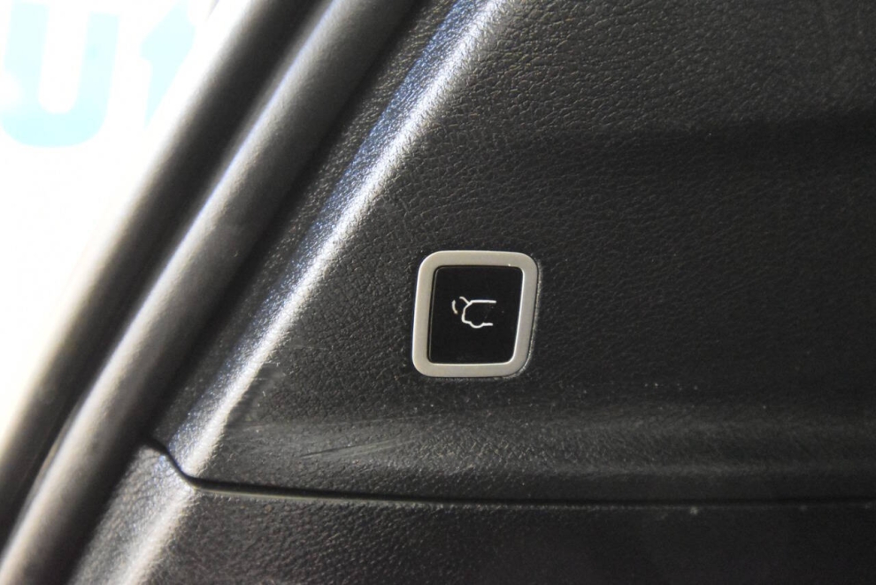 2023 Chrysler Pacifica Plug-In Hybrid Touring L 4dr Mini Van, , Mileage: 75,812 - photo 31