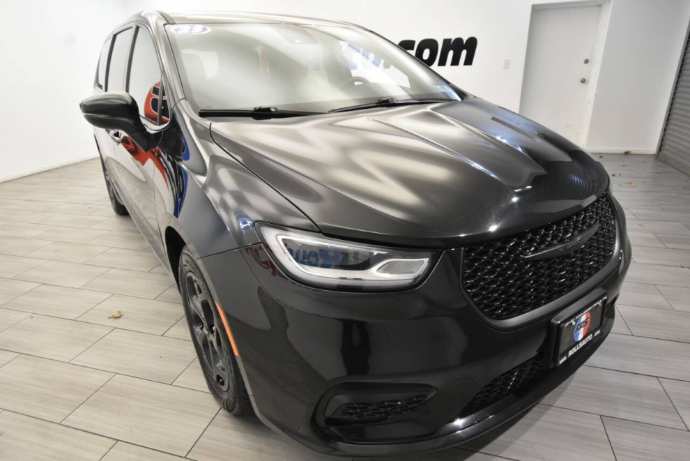 2023 Chrysler Pacifica Plug-In Hybrid Touring L 4dr Mini Van, , Mileage: 75,812 - photo 5