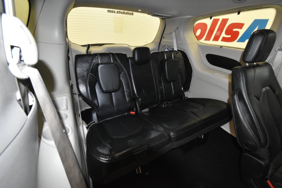 2023 Chrysler Pacifica Touring L AWD 4dr Mini Van, White, Mileage: 102,147 - photo 15