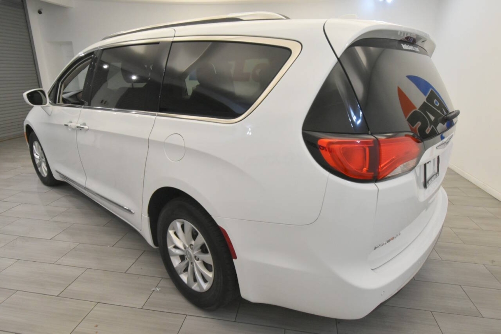 2023 Chrysler Pacifica Touring L AWD 4dr Mini Van, White, Mileage: 102,147 - photo 2