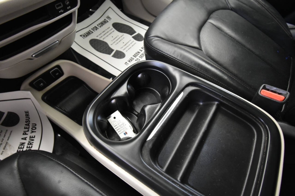 2023 Chrysler Pacifica Touring L AWD 4dr Mini Van, White, Mileage: 102,147 - photo 20