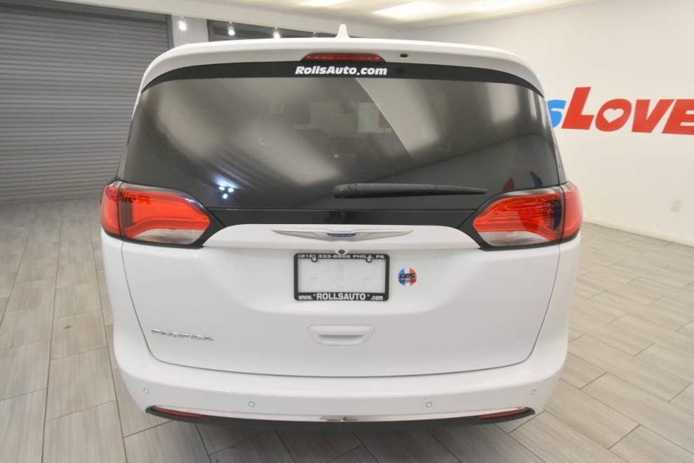 2023 Chrysler Pacifica Touring L AWD 4dr Mini Van, White, Mileage: 102,147 - photo 3