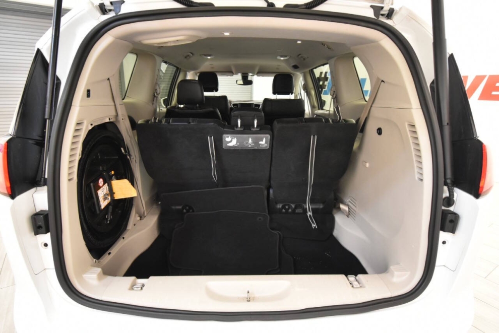 2023 Chrysler Pacifica Touring L AWD 4dr Mini Van, White, Mileage: 102,147 - photo 30