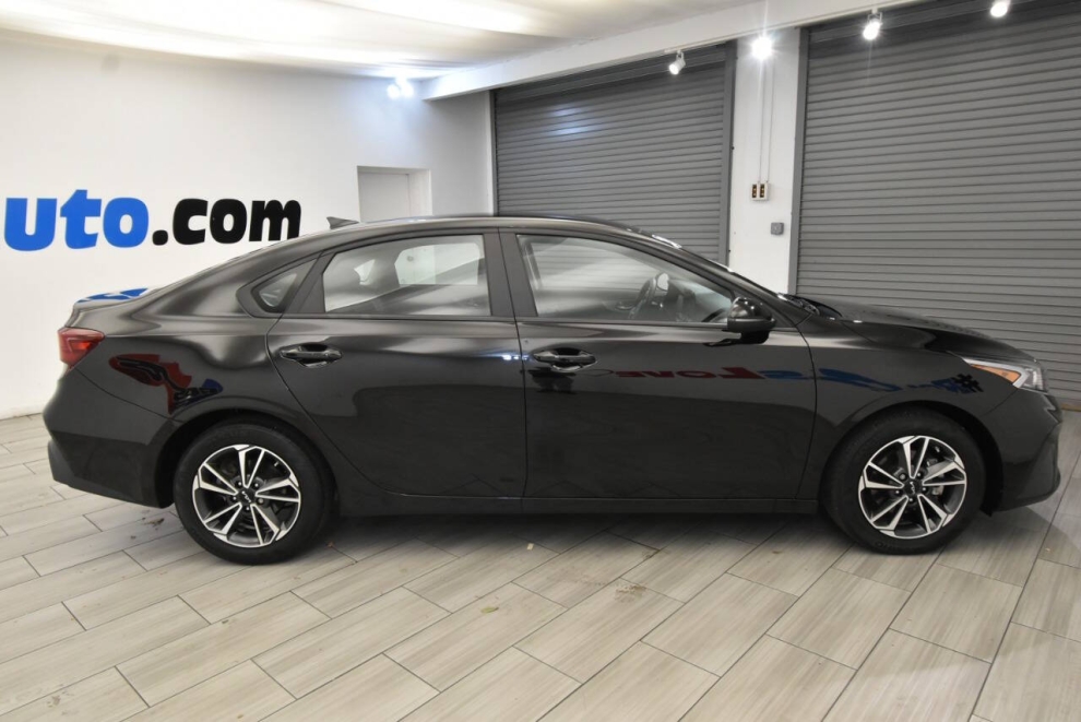 2023 Kia Forte LXS 4dr Sedan, , Mileage: 30,367 - photo 5