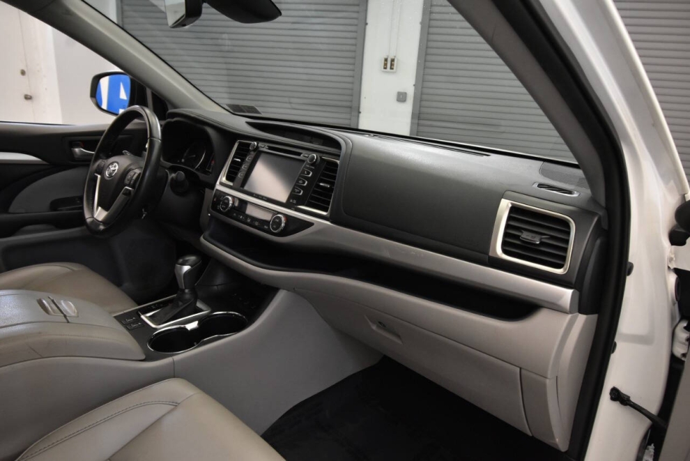 2019 Toyota Highlander XLE AWD 4dr SUV, , Mileage: 105,052 - photo 15