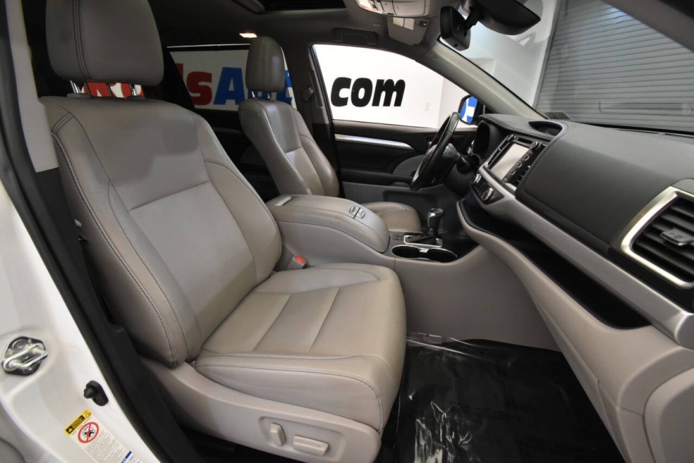 2019 Toyota Highlander XLE AWD 4dr SUV, , Mileage: 105,052 - photo 16